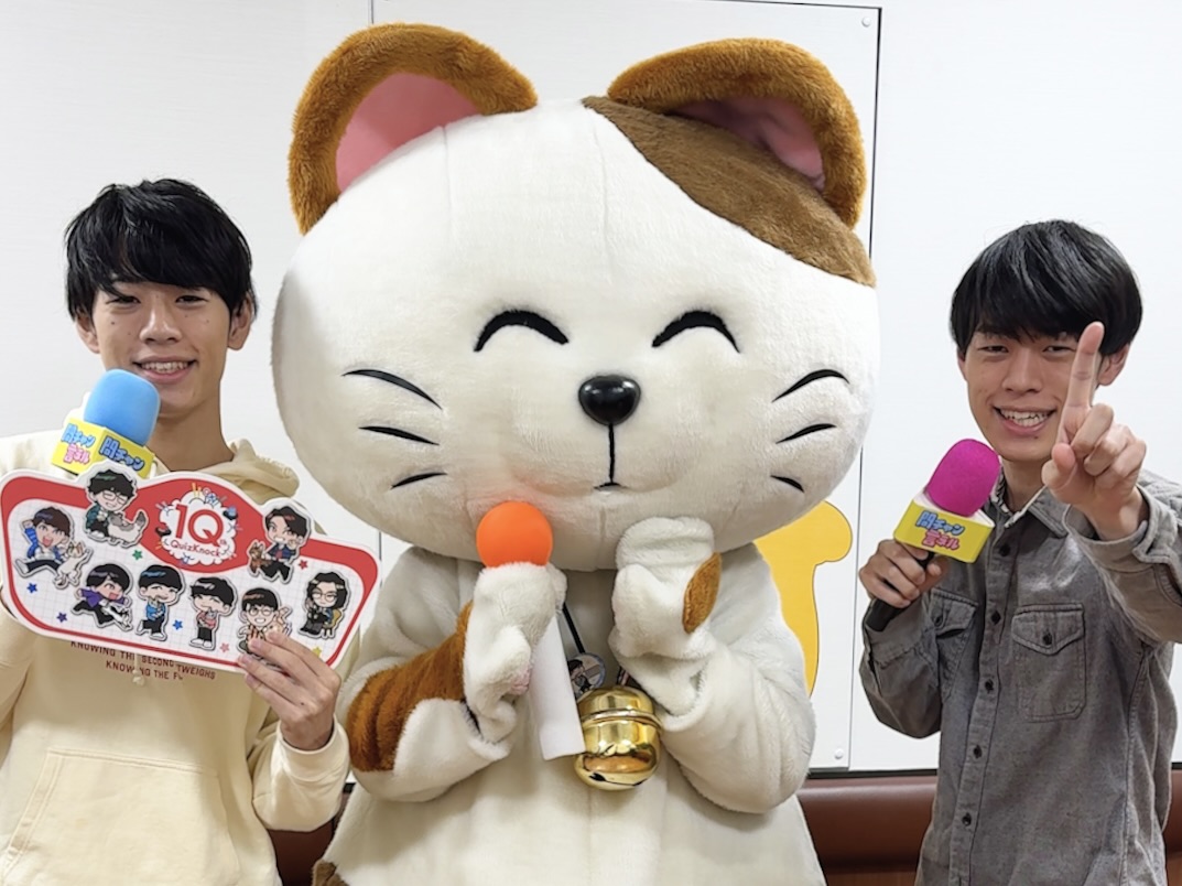 qk_10th's tweet image. ＼本日スタート🎉／

#QuizKnock10周年プロジェクト とカラオケ #まねきねこ のコラボが本日より始まりました！
全国の対象店舗でコラボグッズやドリンクを販売👏

YouTubeチャンネル「問チャン言ネル」でも紹介動画をいくつか投稿していきます！お楽しみに👀

▼コラボ詳細
collabo.karaokemanekineko.jp/list/quizknock