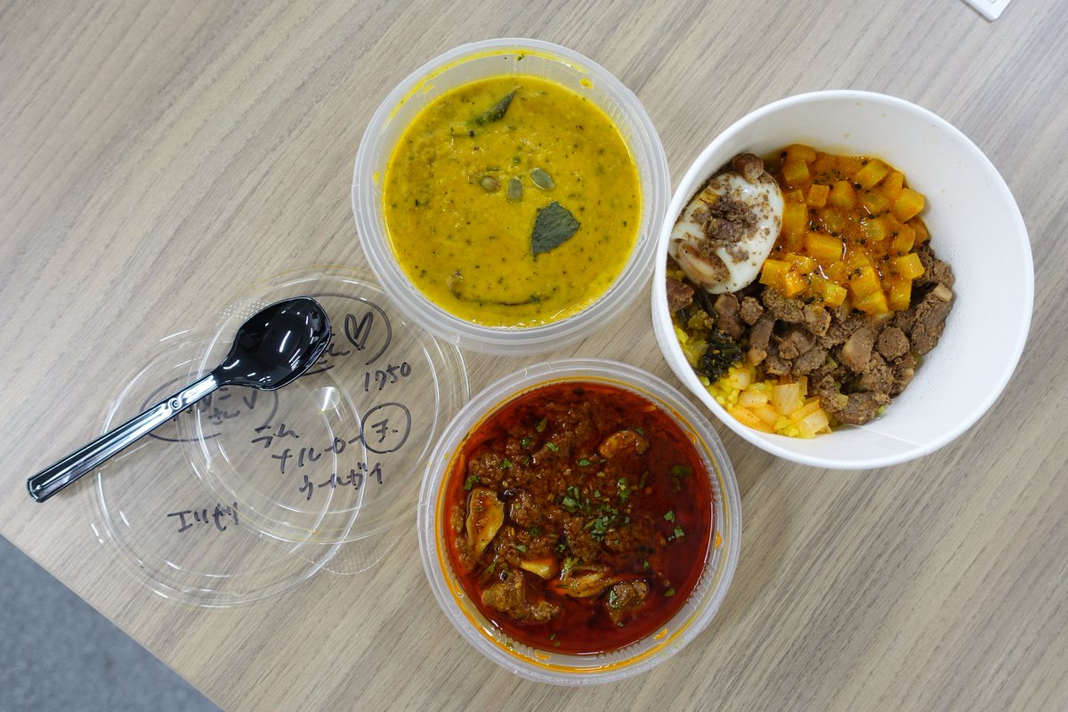 ak_factory's tweet image. Spicy Curry 魯珈のラムと舞茸のカレー魯肉ダブルるうろう煮卵大根のウールガイかぼちゃのエリセリ
#curry #currystagram #takeout #takeaway #カレー #カレー好きな人と繋がりたい #テイクアウト #魯珈 #大久保 #大久保カレー #大久保ランチ #大久保グルメ #くわちゃんねる instagram.com/p/DQa0SdRE2vp/