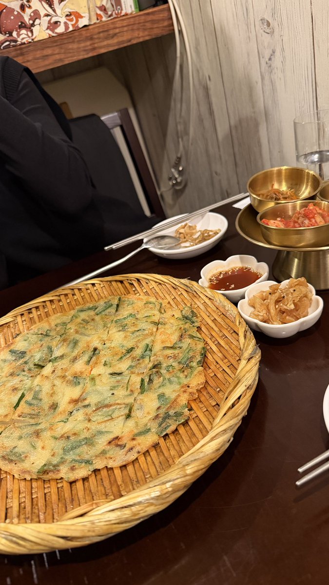 manami_visual's tweet image. #モデルは何食ってんの
ヴィーガンのフォトグラファーと行けた
精進料理寄り韓国料理
練馬✨
 ホットクの上のアイスは雑食な私の。