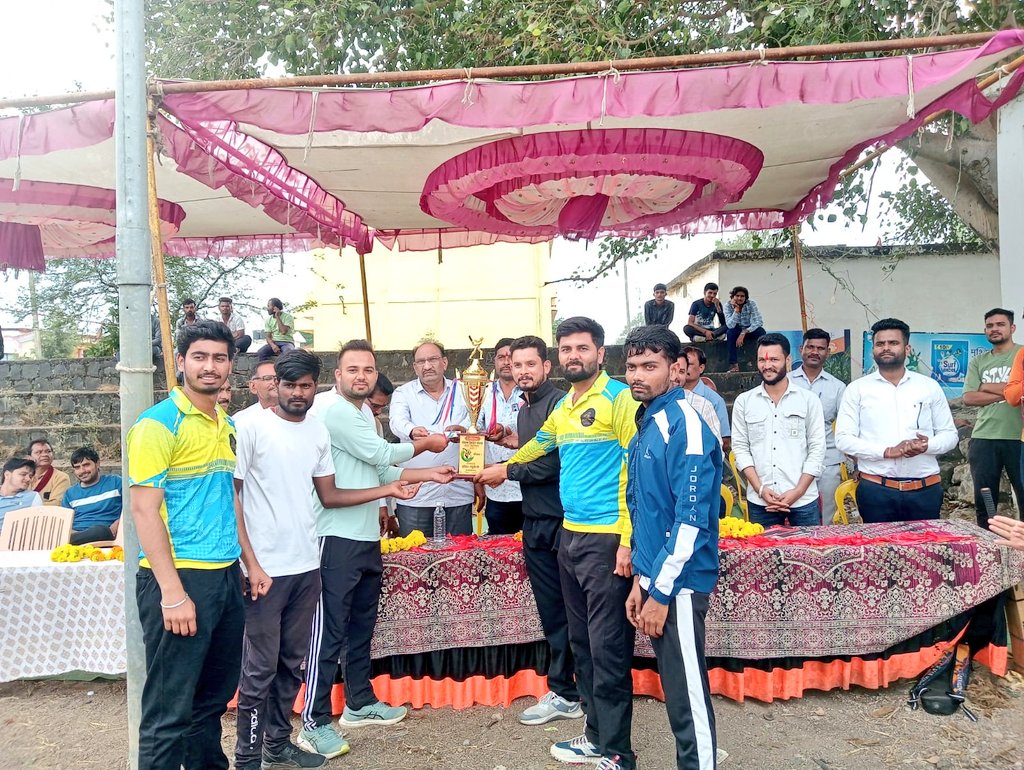 cssmla124INC's tweet photo. चाँद क्षेत्र के ग्राम पंचायत बादगांव में आयोजित क्रिकेट प्रतियोगिता के निर्णायक मुक़ाबले में पहुँचकर खेल का आनंद लिया।
विजयी व उप विजयी टीमों को पुरस्कृत किया व आयोजन समिति को सफल आयोजन हेतु बधाई दी एवं भविष्य में ऐसे सफल खेल आयोजनों के लिए प्रोत्साहित किया। https://t.co/SHeLQpZUX5