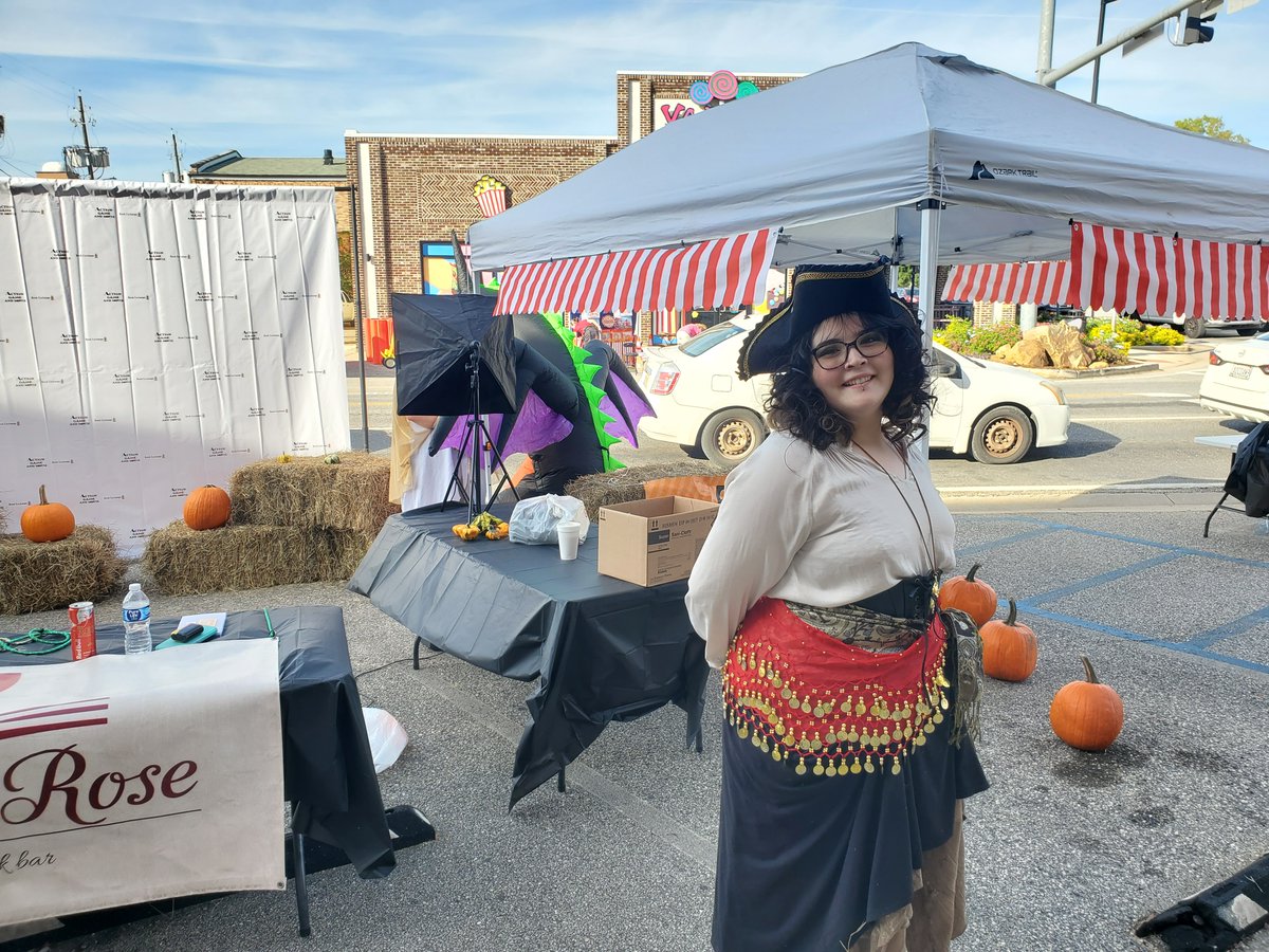 BookExchangeME's tweet photo. 👻Hometown Halloween!🎃 https://t.co/BU0DHWoeZc