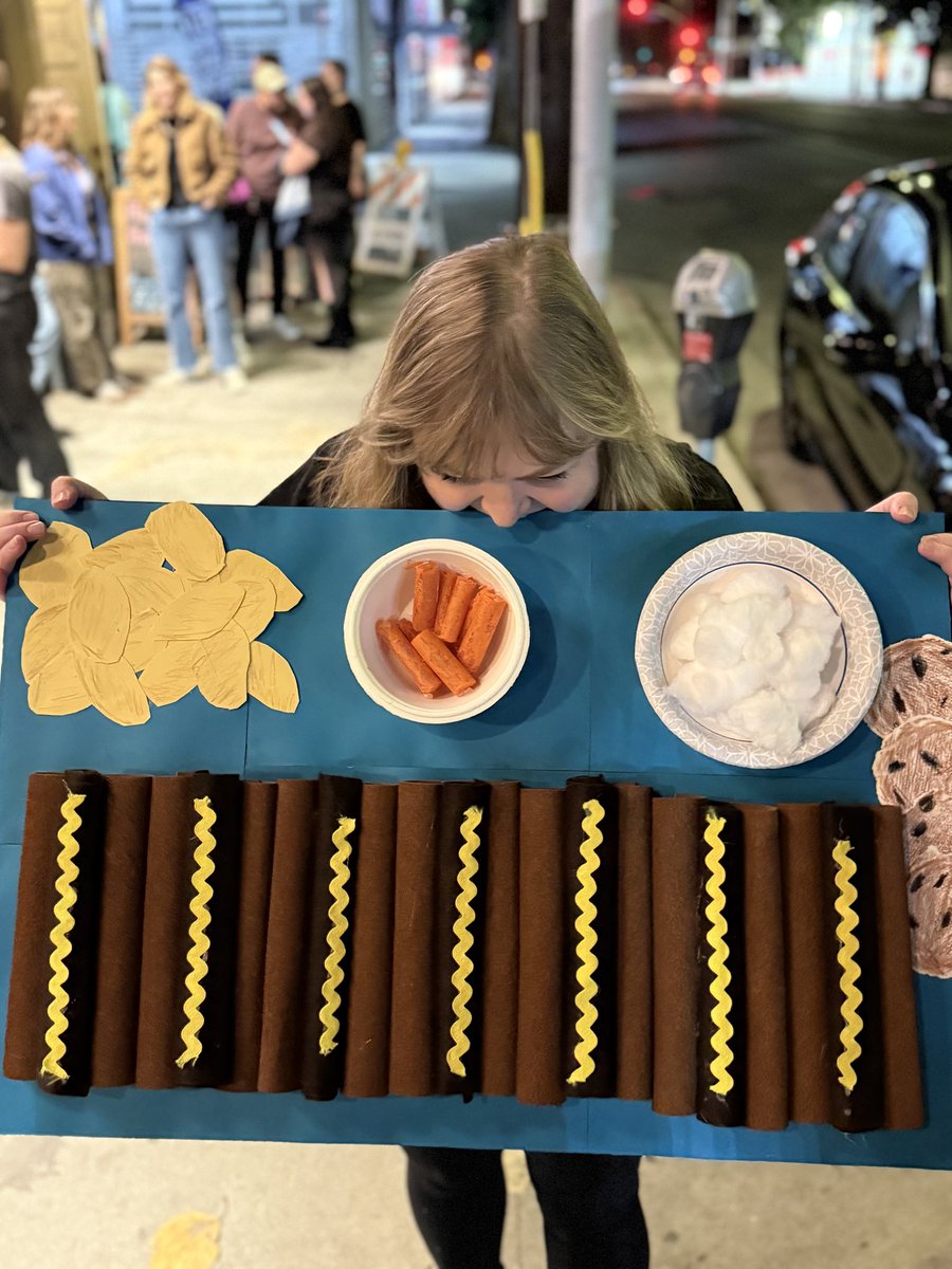 kissmycassie's tweet photo. I hate gay Halloween what do you mean you’re the seven hot dogs platter from Weapons https://t.co/jwoTKdLLqq