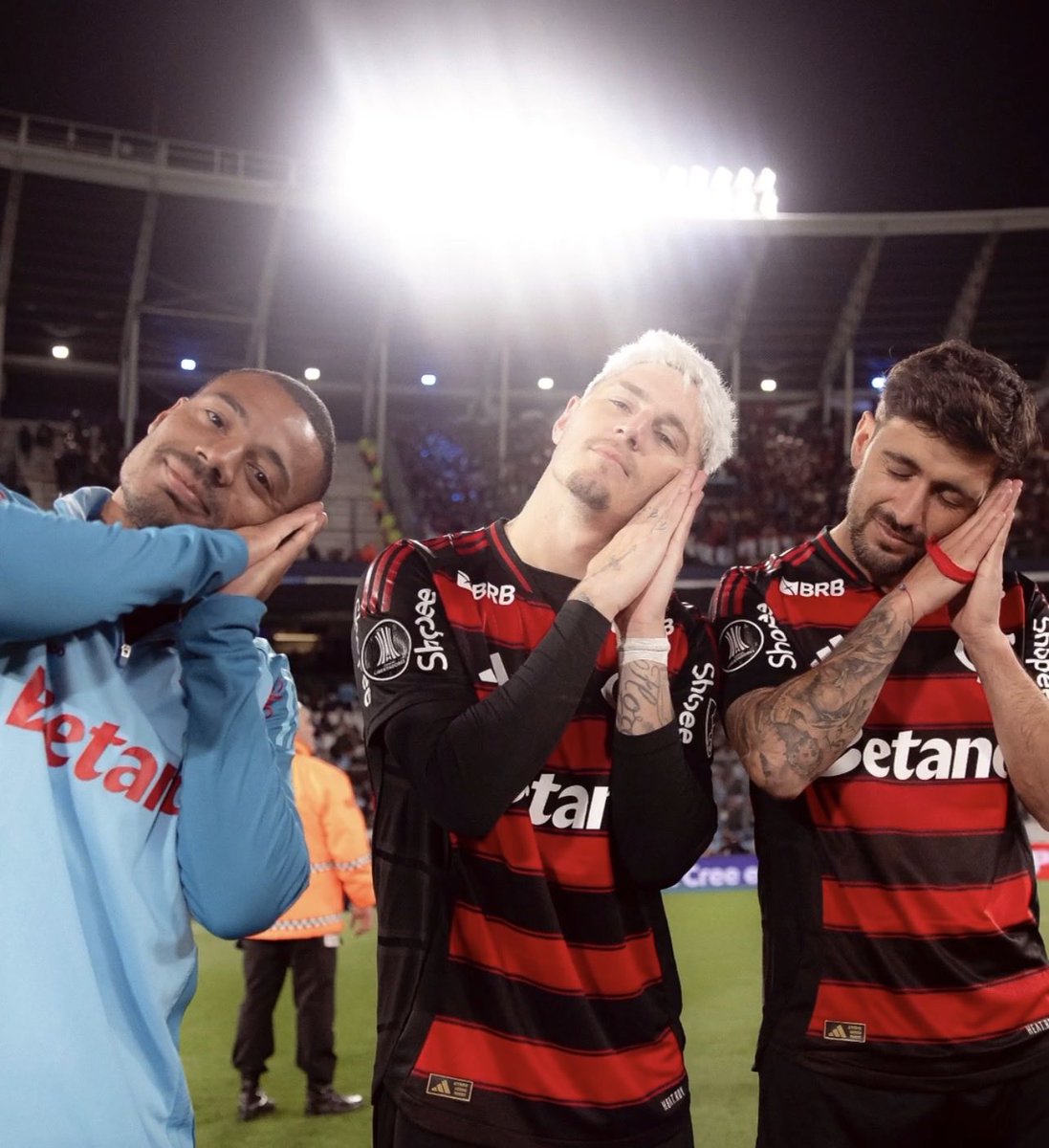raphaeldespert1's tweet photo. @CentralDoBrega Vai dormir, Braga! https://t.co/HGSg7rvqgH