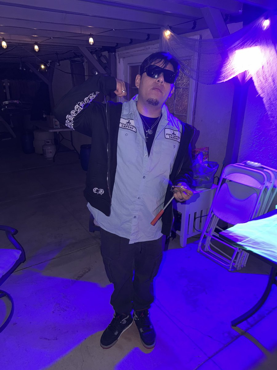 BuddhaDubz's tweet photo. Pipe laying expert, can’t forget my lil hammer 🔨 https://t.co/UAJ9qRwVch