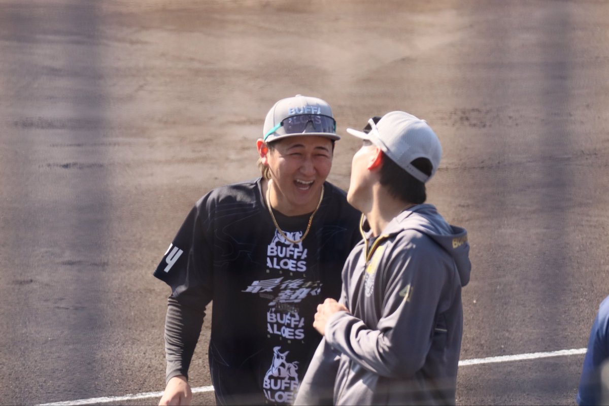 _kr24bys's tweet photo. 元くんの肩で汗拭いて怒られてた！ほんまどっちが年上か分からん(    ᷇ω ᷆ ს )✨
#元謙太 #紅林弘太郎 https://t.co/oMaQ8FxfgQ