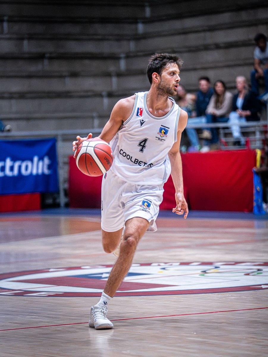 LNB 🇨🇱 | Play-in (J1)

· #ColoColo 69-61 Boston College

𝐃𝐢𝐞𝐠𝐨 𝐆𝐚𝐫𝐜𝐢́𝐚 🇺🇾

📊 7 puntos, 7 rebotes, 9 asistencias y 1 robo en 29min (2/3 T2 - 1/4 T3)