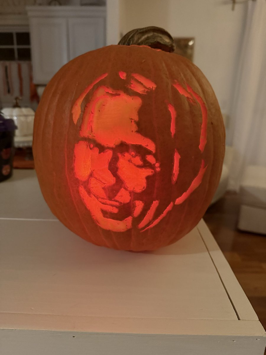 utwildfish's tweet photo. My Son could earn credit for his AP Government class by carving a presidential pumpkin. His assigned president was George W. Bush! I think it turned out pretty well!! @TheBushCenter https://t.co/eg5YqRm4gM