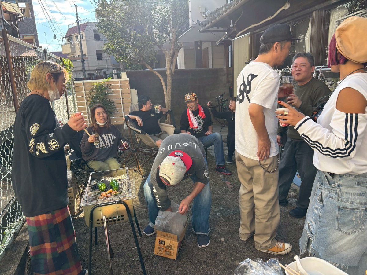 jagger_skippers's tweet photo. ジャガー宅で仲良し達とBBQ！

多忙からの解放🌞
自分家の庭で昼寝もしたり美味いもん死ぬほど食うたし最高や🍖
おっさんおばはん達で毎年何度か旅行したり遊ぶんです。次は何やろかな🤔

#mammaya #四季旬菜むら田
#WorkerBee 
ゲスト #Jacky https://t.co/OMmka0YVHl
