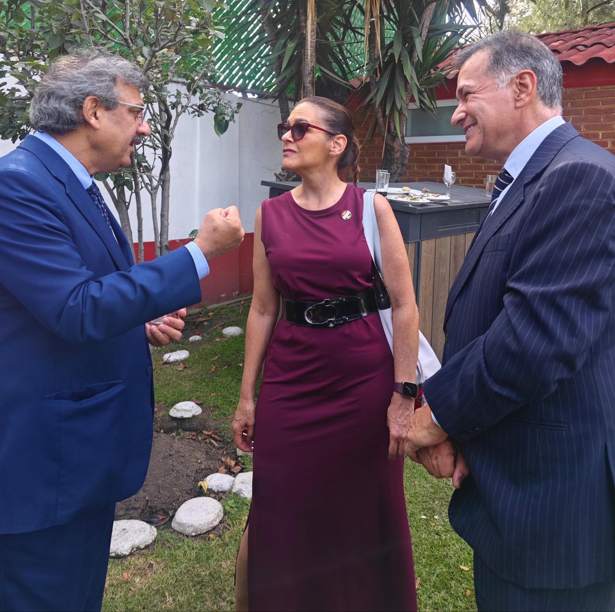 Hoy en la celebración del Día Nacional de Turquía 🇹🇷. Agradezco al embajador Murat Salim Esenli su amable invitación, hospitalidad y anfitrionía.  

Refrendamos el compromiso del PRI en el diálogo, la diplomacia y la cooperación internacional las naciones, ejes permanentes de la