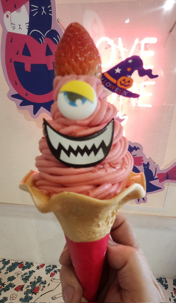 uhiro0605's tweet photo. ハロウィン👻🍓🍦
＃いちごBonBonBERRY伊豆の国factory
#イッツ・ア・ナルハワールド https://t.co/V0wvSa5NiN