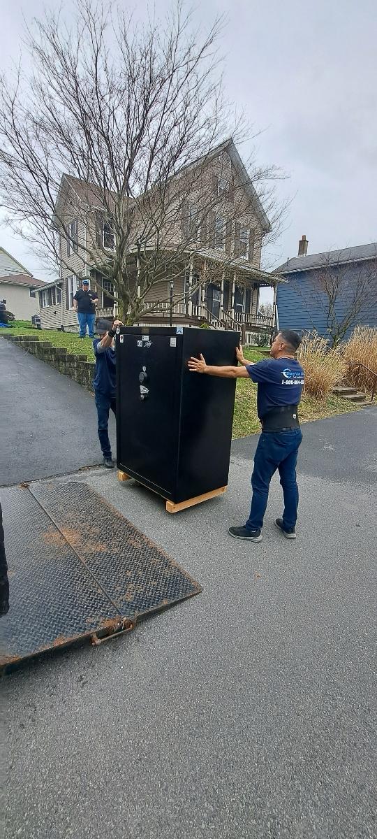 sharpvanlines's tweet image. From city apartments to quiet suburban homes, we get it done — safely, efficiently, and always with care. 🚚✨

#SharpVanLines #ProfessionalMovers #HeavyLifting #PianoMoving #SafeTransport #NYCMoves