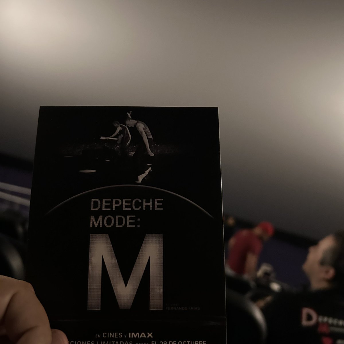 Sigo conmovida del documental del Depeche Mode… La parte final (o más bien, el mensaje/poema del documental) me llegó bastante 🥺😭❤️‍🩹