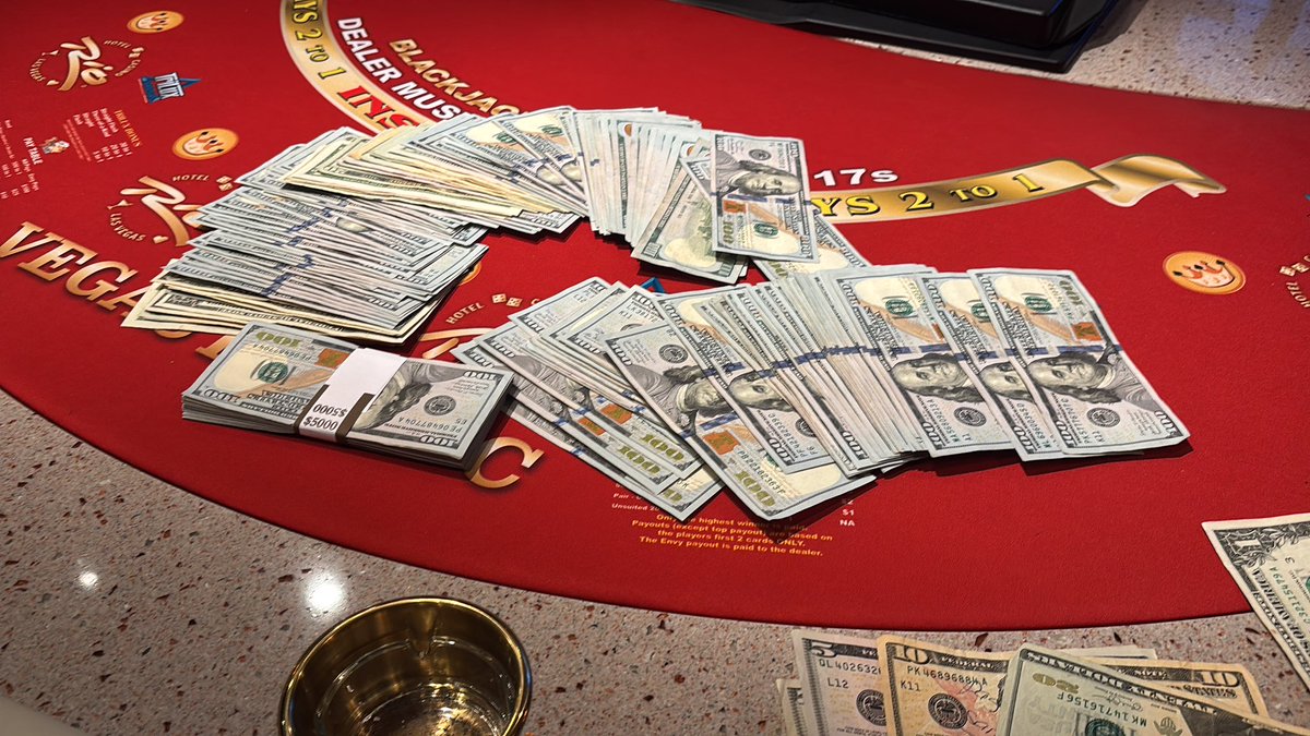 Roarwtf's tweet image. NOT THIS TIME VEGAS, IM TAKING THE FUCKING HOUSE 🎰🎰🎰🤑🤑🤑