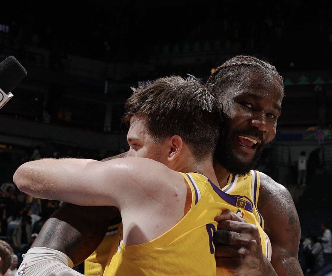 Lakers Lead tweet media