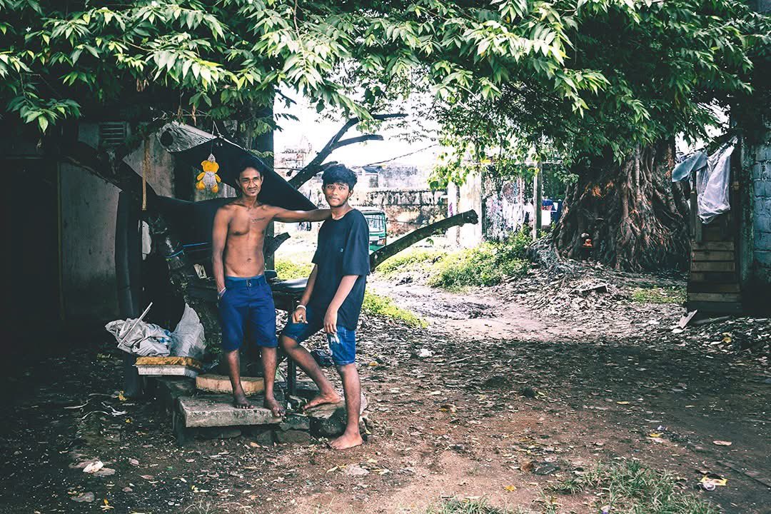 S_MorningLight's tweet photo. CORNER BOYS #2
Henamulla Ln, Grandpass. Oct 2025. More@ https://t.co/1Spm3tSWxY
#streetphotographer #urbanexplorer #srilankatraveller #streetphotographysrilanka #streetsofcolombo #urbexsrilanka #streetportraiture https://t.co/kZ3yqI7kN4
