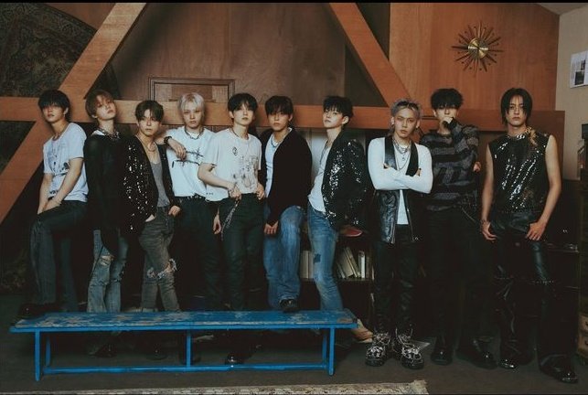 AboutMusicTRSR's tweet photo. TEUMES, Let's enter Top 5!! 

#TREASURE for #2025MAMAVOTE https://t.co/MrNwHGwsOo