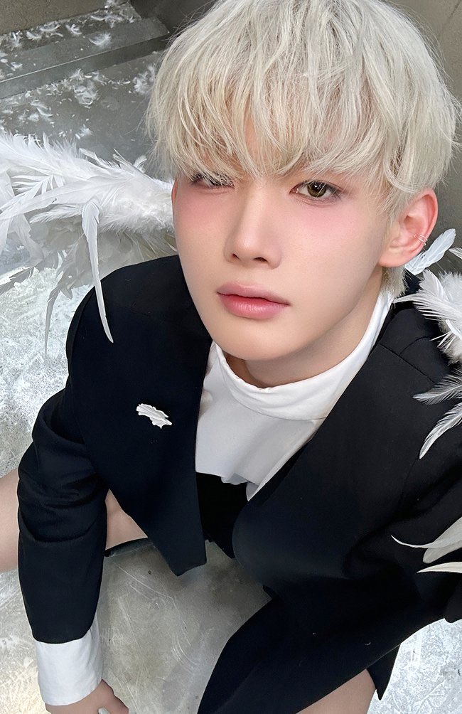 joversclub's tweet image. 학생 이렇게 찍으면 어떡해..