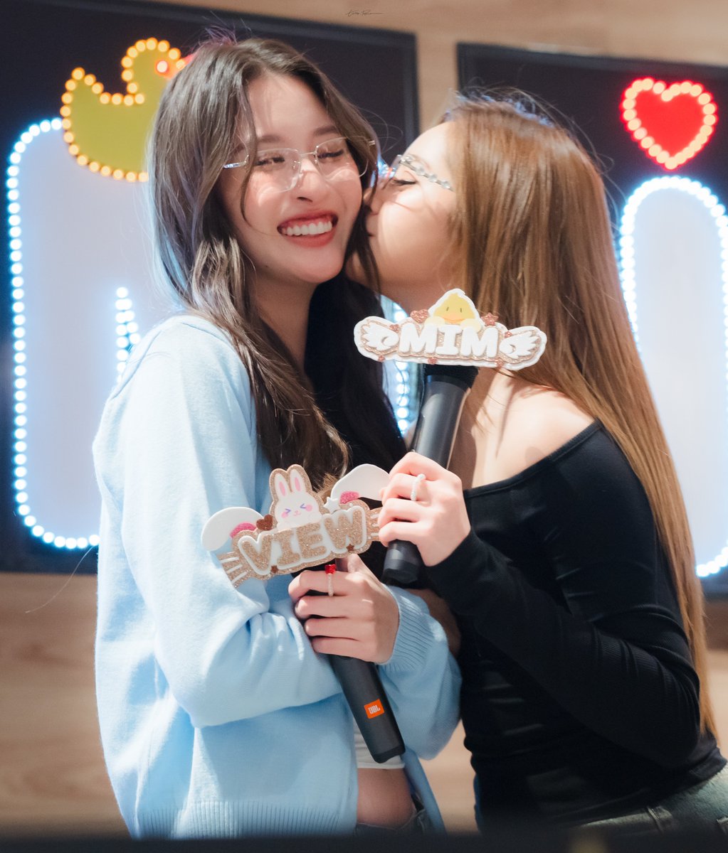 TWO_PopCorn's tweet image. 💚🩷✨🤎🤍

MilkLove &amp;amp; ViewMim @ DNA Travel &amp;amp; Fair
รูปจ้า flic.kr/s/aHBqjCz4iv
(ขออภัยความช้า) 

#MilkLove #มิ้ลค์เลิฟ 
#ViewMim #วิวมิ้ม