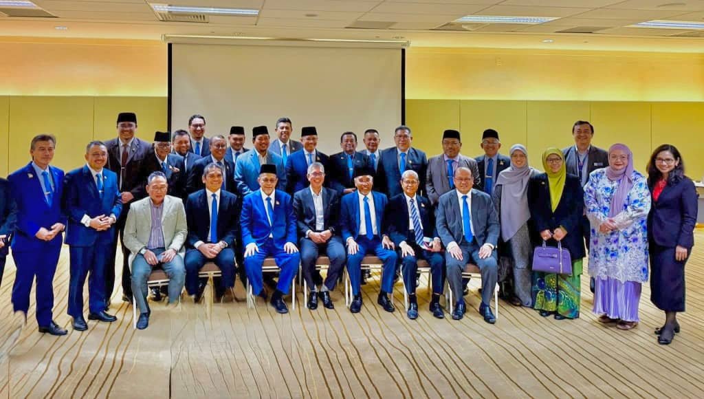 KANTOI PEMBANGKANG

Semua YB PN telah dipanggil oleh Tengku Zafrul pada 19/8/2025 12.30 pm. Gambar ini sebagai bukti.

Mereka telah diterangkan dgn jelas berkenaan perjanjian yg akan dibuat dgn Trump berkaitan tarif terutamanya. Tapi mereka masih buat² tak faham dan hasut rakyat?