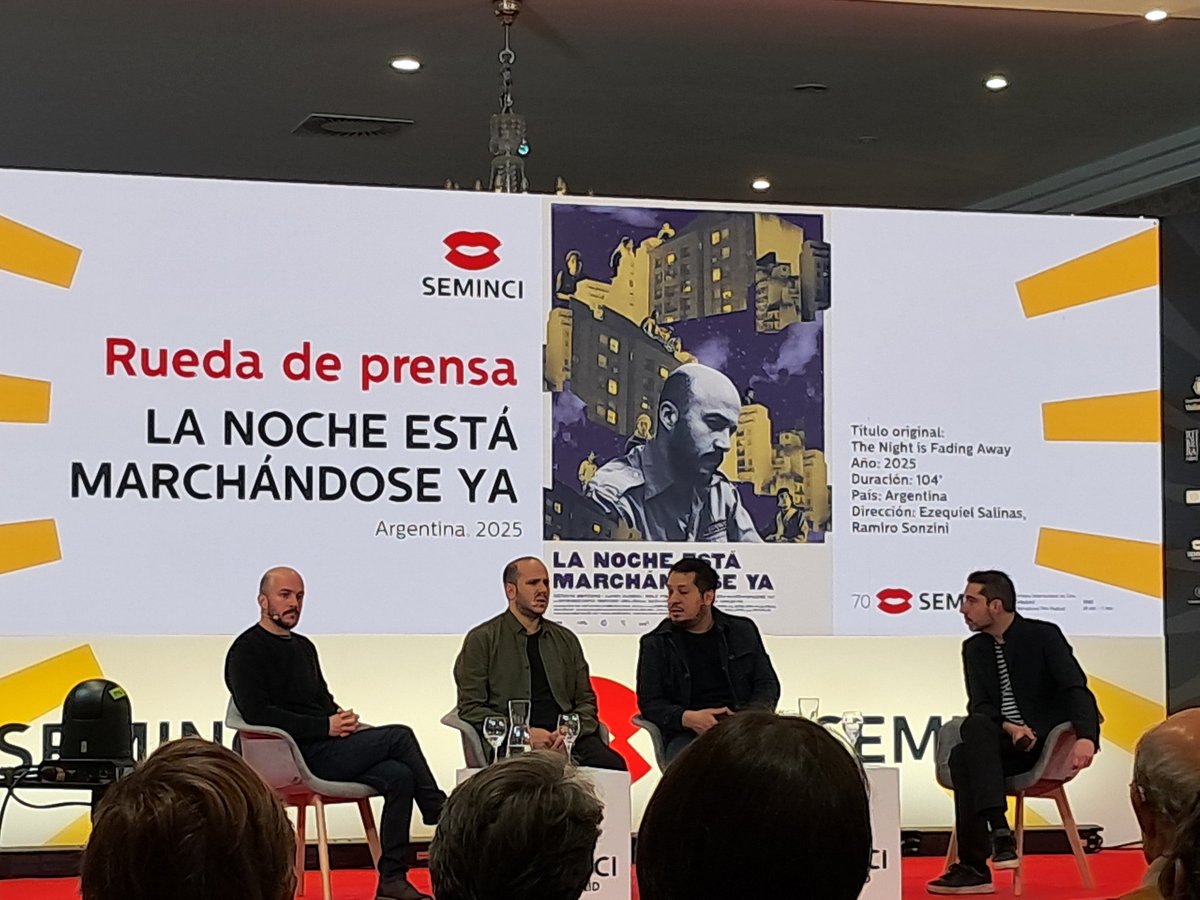 pizzafilmsBlog's tweet photo. Rueda de prensa de "La noche está marchandose ya" con Ezequiel Salinas #70seminci @Seminci_oficial https://t.co/GEScttw5kT