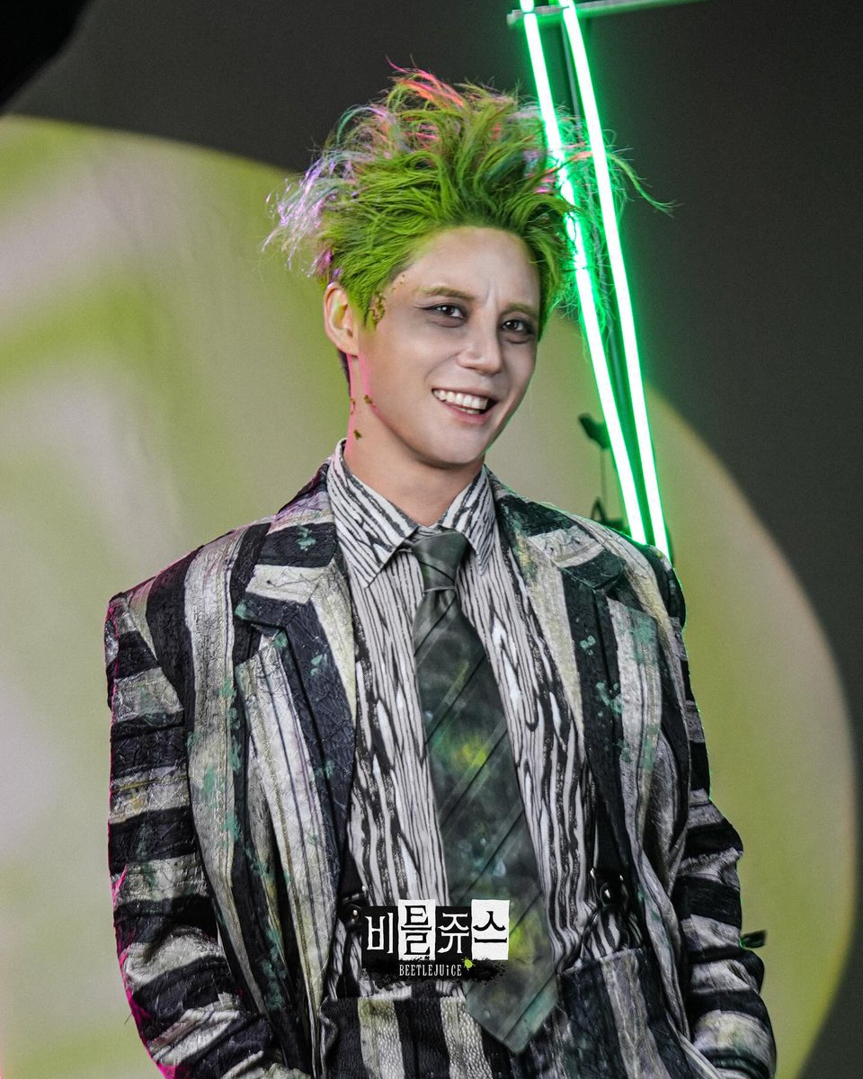 뮤지컬 <비틀쥬스> | 프로필 비하인드 포토 공개 🐍 

비틀쥬스 𝗕𝗘𝗘𝗧𝗟𝗘𝗝𝗨𝗜𝗖𝗘 | #김준수

뮤지컬 <비틀쥬스>
📍LG아트센터 서울
25.12.16 ~ 26.03.22
instagram.com/p/DQbYMDdAVm3/

#김준수 #시아준수 #KIMJUNSU #비틀쥬스 #비틀쥰스 #비틀쥰수