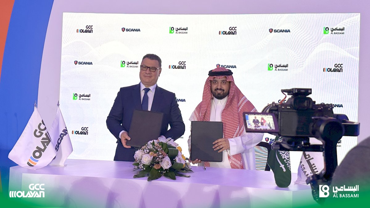 albassami_int's tweet photo. خطوة تُعد الأكبر في قطاع النقل السعودي! 🇸🇦🚛
#البسامي_الدولية توقّع اتفاقية استراتيجية مع مجموعة العليان (GCC) لتوريد 800 شاحنة جديدة، ضمن خططنا لتوسعة الأسطول وتعزيز خدمات النقل في المملكة والمنطقة. 💚 https://t.co/CKz5WidjrY
