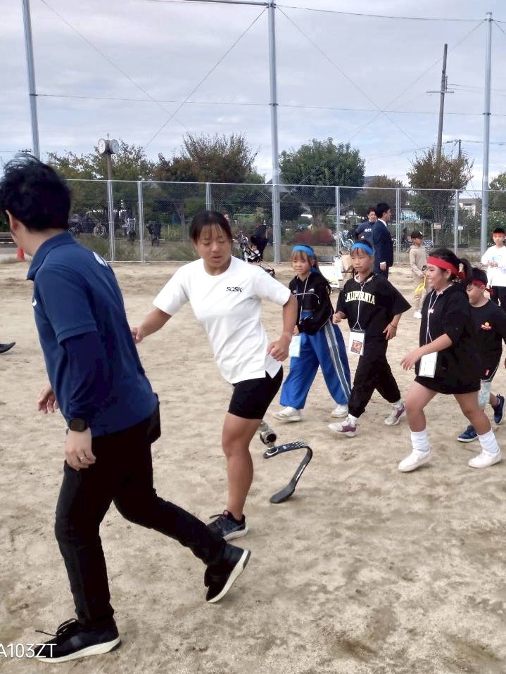 daitojc's tweet photo. 10月25日青少年育成事業「めざせゴールのその先へ ～大東ミッションRUNRUN～」 を大東中央公園にて開催いたしました！当日はたくさんの子どもたちが参加し、全10個の「わくわくミッション」に挑戦！パラトライアスロン選手・保田明日美さん��もお越しいただき一緒に盛り上げていただきました！ https://t.co/gd1YOajMa4