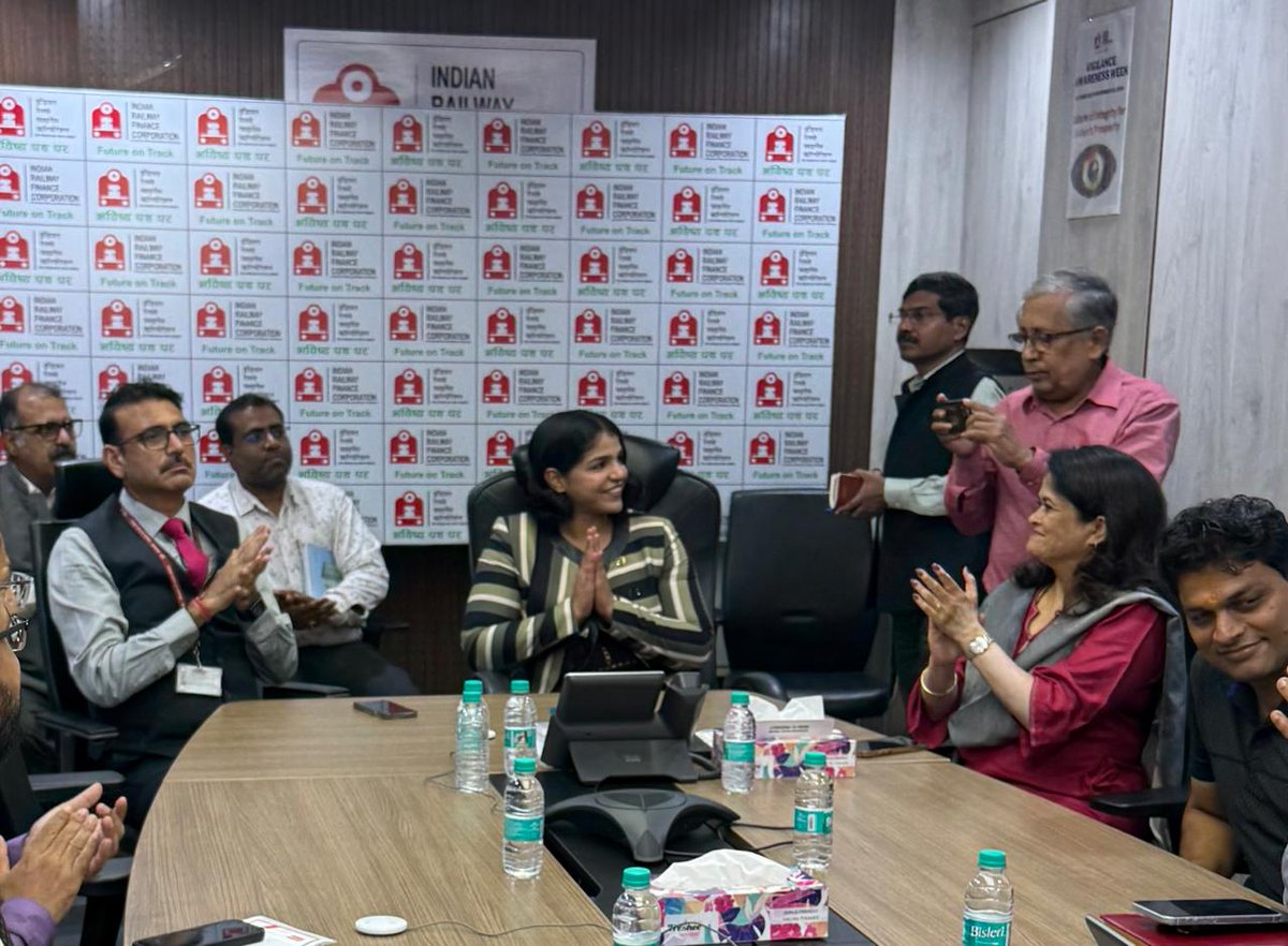 IRFC_1986's tweet image. Continuing IRFC’s #ThursdayTalks, Olympian &amp;amp; Padma Shri awardee @SakshiMalik inspired officers with her talk विपरीत परिस्थितियों में जीत हासिल करने का मंत्र ~ the mantra to triumph amid adversity. 

A story of courage, grit &amp;amp; dreams that define #IRFCInspiration.

@ManojDubeyIRAS