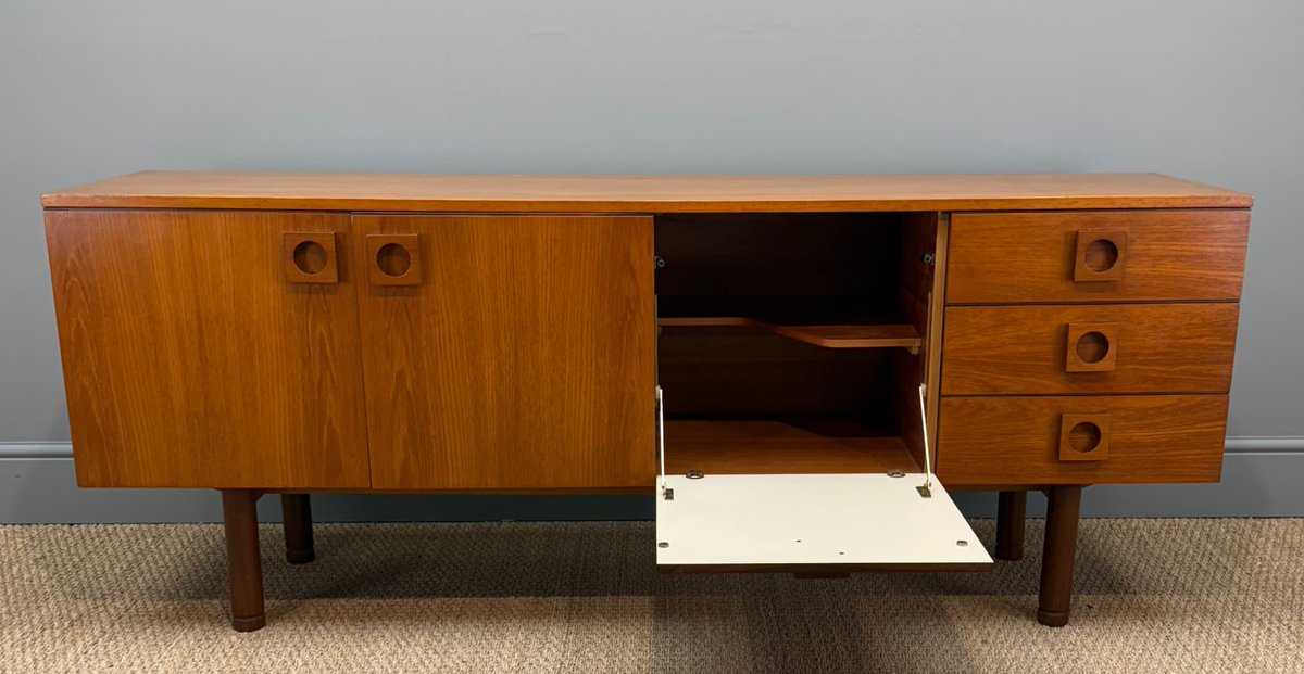 RogersJonesCo1's tweet image. 🚕 DELIVERED FOR AUCTION THIS WEEK 🚕

Günther Hoffstead for Uniflex teak mid-century sideboard

ESTIMATE: £150-250
AUCTION: Cardiff Monthly Sale
DATE: November 11th

#guntherhoffstead #uniflex #teak #midcenturyhome #midcentury #midcenturyfurniture #home #design #furniture #style