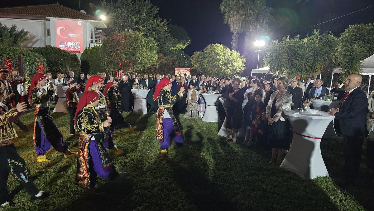 Cumhuriyetimizin 102. yıldönümünü soydaşlarımız, vatandaşlarımız ve yerel yöneticilerin katıldığı coşkulu bir resepsiyonla kutladık.