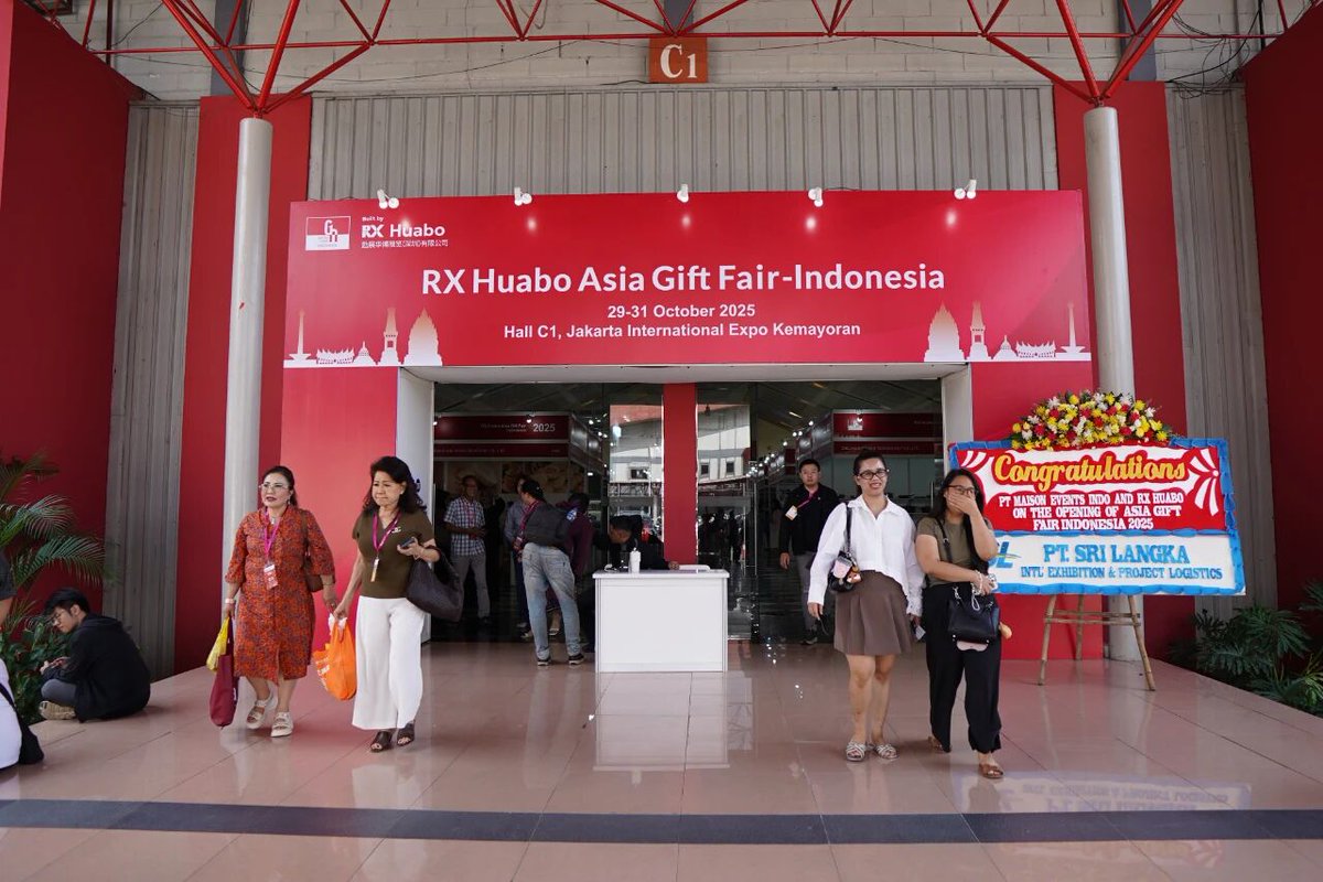 rxglobal_china's tweet photo. Happening now: RX Huabo Asia Gift Fair – Indonesia is bringing together top suppliers, gift innovations, and homeware trends. 🌟 Explore, connect, and see what’s shaping Asia’s creative market - live through Oct 31! 🎁 https://t.co/A9mBEvewT8 https://t.co/VpAoAxJu1D