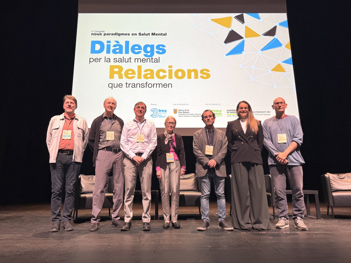 Abans de començar, foto de família de amb les persones ponents, referents mundials en Diàleg Obert.

Aquests dies ens parlaran d’algunes pràctiques i experiències que ja estan transformant l’acompanyament de les persones i els serveis socials i de salut arreu del món.