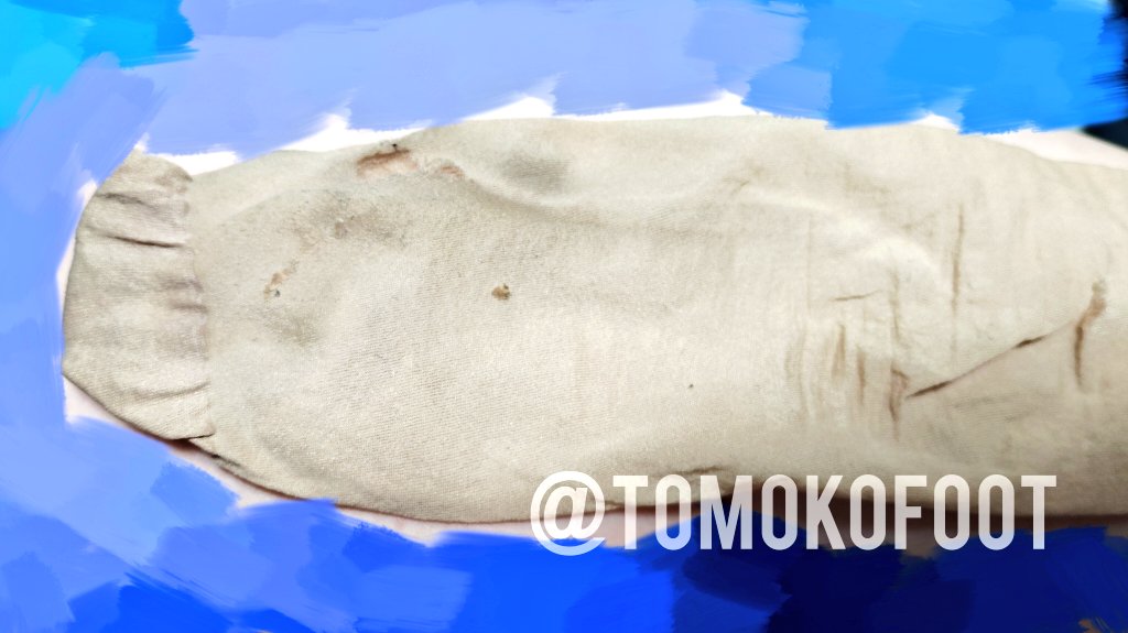 tomokofoot's tweet photo. え、一日履いただけで茶色い足垢出てきたんだけど…そんなに…？
#足裏 #足裏フェチ #ストッキング https://t.co/rh6eYvTFJP