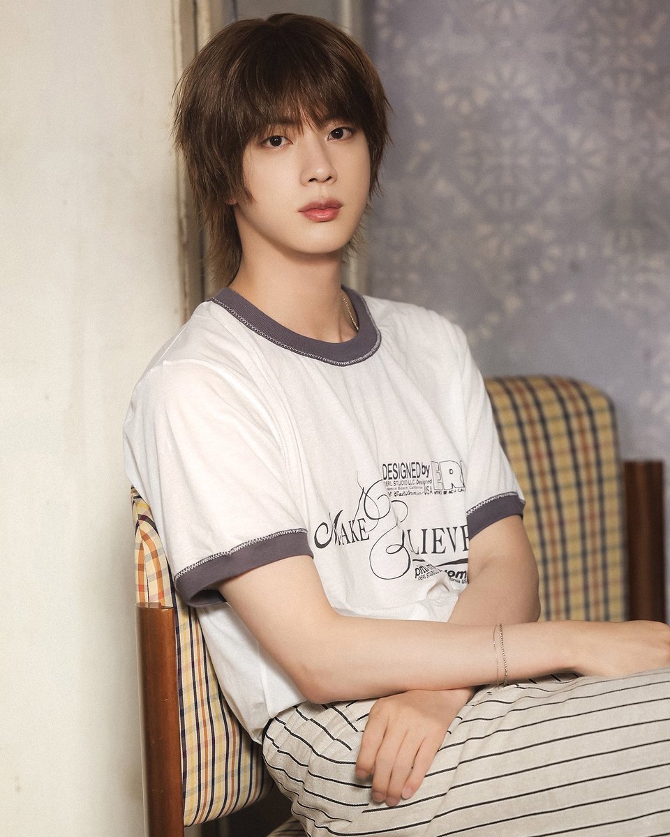 Lei_Cerna's tweet photo. I’m voting #Jin for the #2025MAMAVOTE https://t.co/bNzoHu3zfk