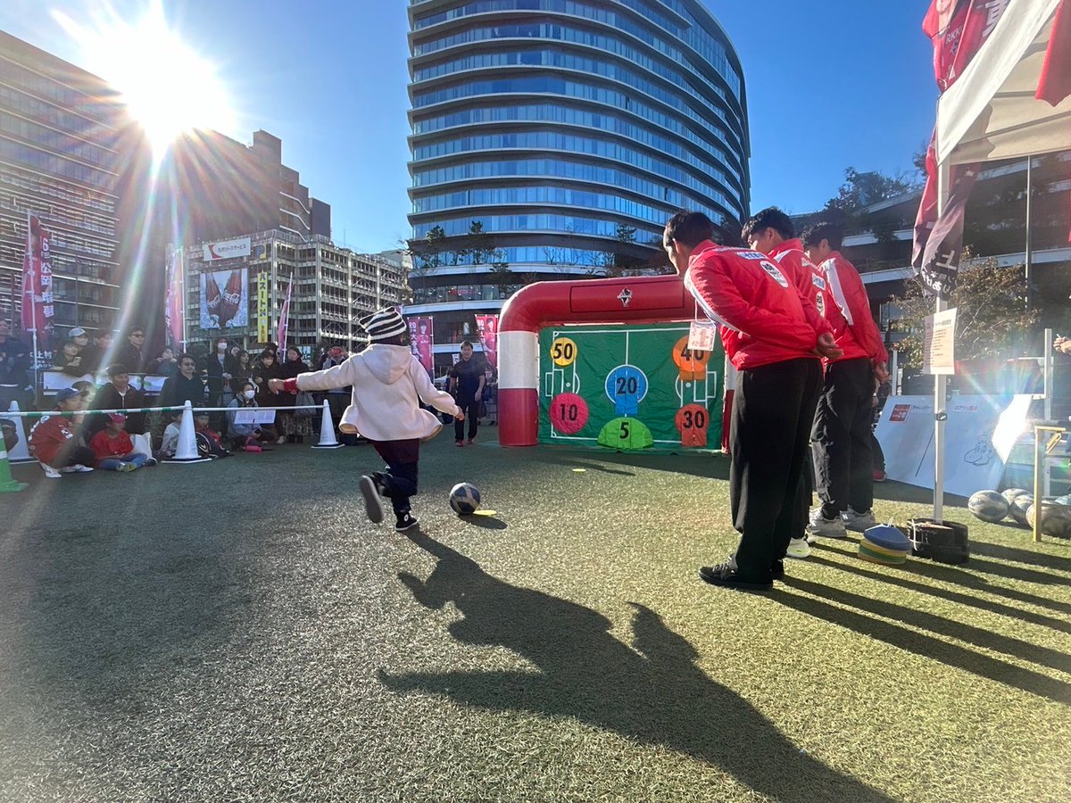 roassoofficial's tweet photo. ／
12月7日（日）12時12分～
大忘望年祭の開催決定！！
＼

この度ロアッソ熊本では、「ロアッソ熊本をJ１へ！」県民運動推進本部とサポーター有志の皆様によるロアッソ熊本大忘望年祭実行委員会が共催にて行う「ロアッソ熊本大忘望年祭」へ協力し、以下の概要にて開催することになりましたのでお知らせいたします。
詳しくは👉https://t.co/rV0xnhma33