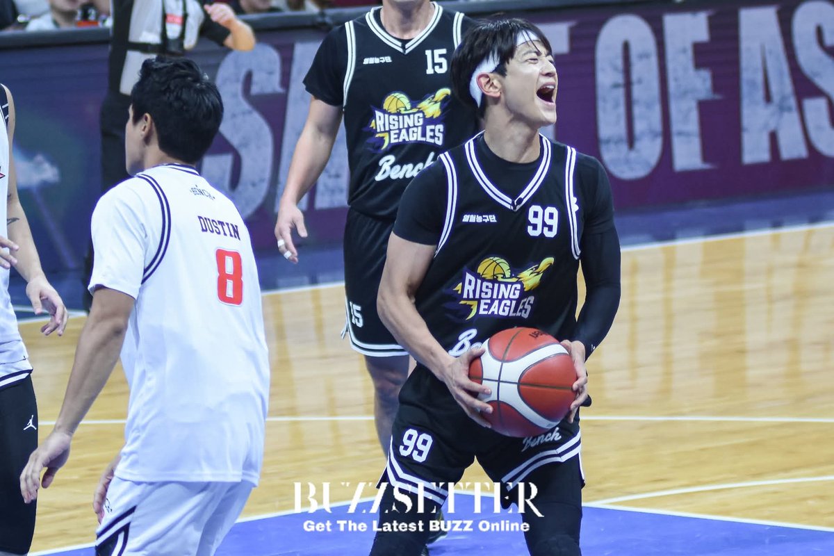 buzzsetter_'s tweet photo. More glimpses of our unstoppable captain, Choi Minho. 🔥 No one commands the court quite like him 🏀 #BENCHShootOfAsia 

More photos: https://t.co/Y2N88KAhdY

Presented by @benchtm 
#SHINee #Minho https://t.co/ffun9FyAI1