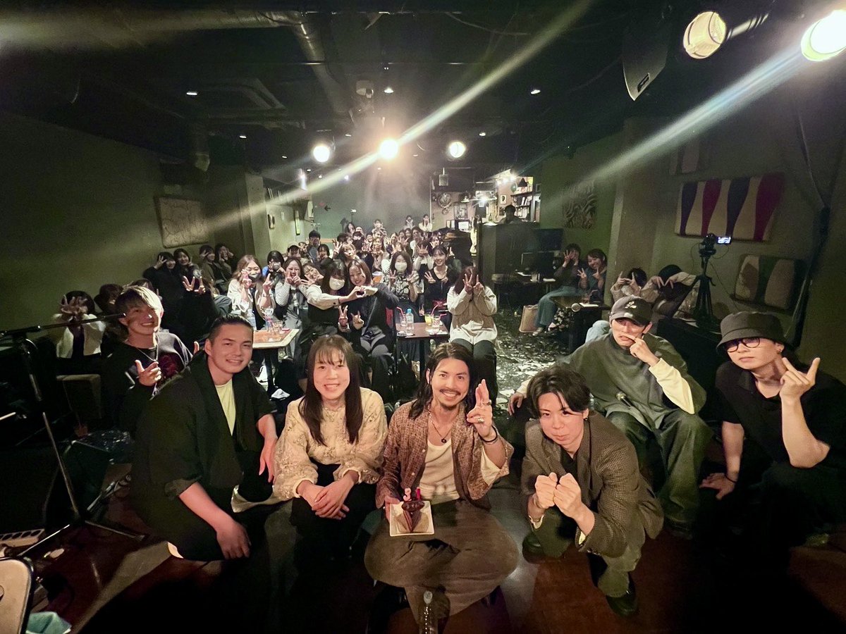 MASUO HASHIBA BIRTHDAY LIVE

参加させて頂きました🎂
バースデーライブでご一緒させて頂くのは3回目でしたが、今回は過去1沢山の楽曲をお届け◎
ギターデュオかつ生音で演奏した＂灯京＂アツかったあ🔥
ますおくんおめでとー！！
急遽の参加だったけど
安心感ある演奏で支えてくれたらくちゃんにも👏