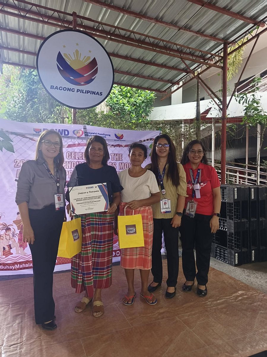dswdfo6's tweet photo. DSWD6 showcases locally products of IPs from Iloilo, Guimaras 
@dswdserves

https://t.co/xGdqG5ThUN

#BawatBuhayMahalagaSaDSWD https://t.co/cJGAbwGXH9