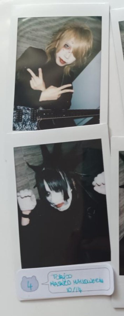 Mivvvyy's tweet photo. I want to trade both of those cheki for kyuho if youre interested dm me or comment 💔
( ai and rito from mushuzoku aka) https://t.co/TC9R2w8UzR