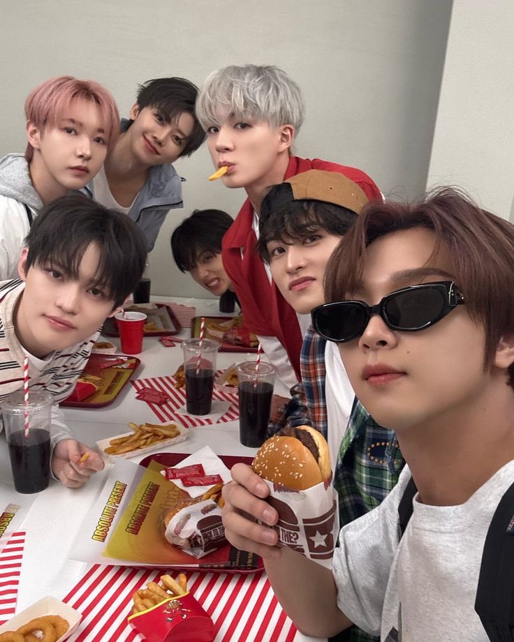 _fang0k's tweet image. ก็อกๆชาวดรีมเส้น เชิญชวนมาโหวตให้น้องดรีมกันน มาเอาถ้วยให้น้องดรีมกันเต้อะ ! รอบไฟนอลเริ่มขึ้นแล้ว Go Go !  ⭐️🐶 พาน้องดรีมไป top 5 กันน้า 🩷🩵

1 repost = 1 vote 🧁
1 reply = 1 vote 🍨

I vote for #NCTDREAM on #2025MAMAVOTE