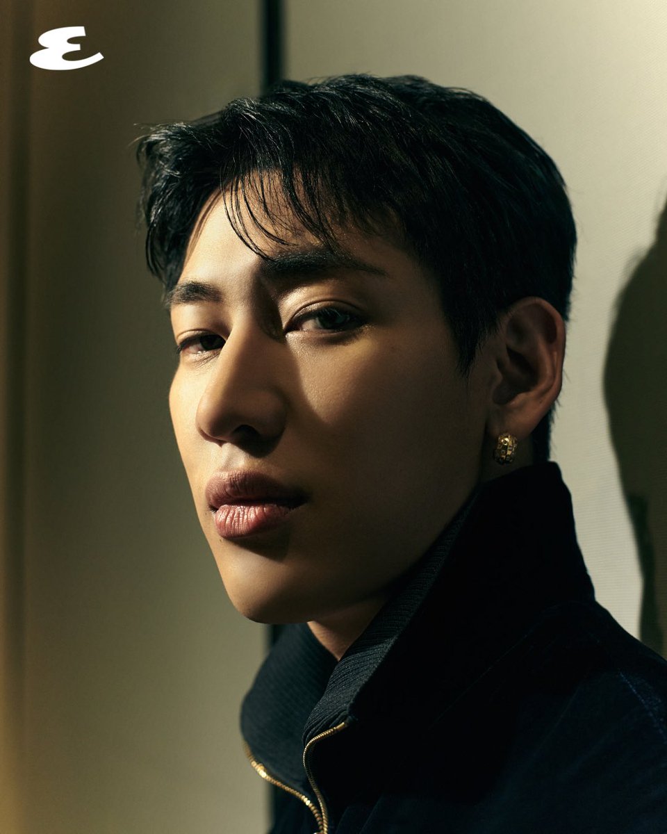 nsblossoms's tweet image. #EsquireINTERVIEW

หาก #BamBam ได้มีโอกาสได้ออกแบบนาฬิกาเวอร์ชั่นแบมแบมลิมิเต็ด ?

BamBam: สมมติว่าผมทำในฐานะ friend of Jacob &amp;amp; Co. อยากทำนาฬิกาตัวเรือนบาง ๆ ให้ดูเหมือนเป็นสร้อยข้อมือ แต่จริง ๆ แล้วเป็นนาฬิกา ส่วนตัวเรือนอยากให้ประดับด้วยเพชรทรงบาแก็ตต์ทั้งเรือน