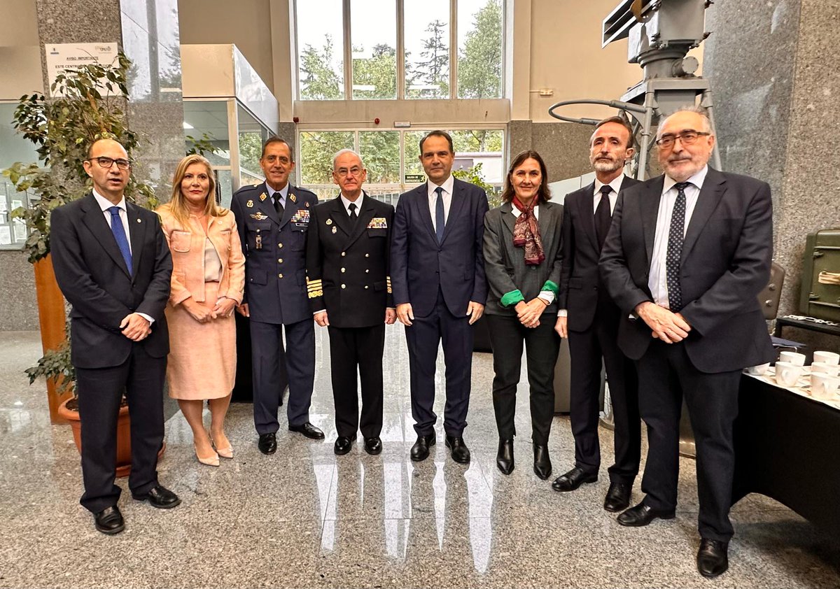 telecoupm's tweet photo. Hoy acogemos la I Jornada de Cooperación Estratégica en #IA para la #Defensa Nacional, organizada por #CESN. En la apertura, el #Jemad, Teodoro López Calderón, ha destacado el papel en este campo de nuestra escuela, que "tanta relación tiene con las #FFAA en tantos aspectos". https://t.co/Wnp44usnLM
