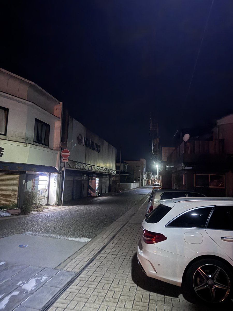 地元なう
まだ18時なのに町が死んでるわ？