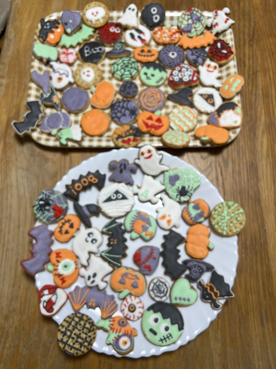 娘達と一緒にアイシングクッキー作りました😊
難しい😭けど面白いー！！
楽しいハロウィンになりそう🎃