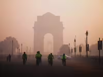 BringNewsIntnl's tweet photo. The Delhi NCR region’s air-quality index surged past 400 today, with smog reaching hazardous levels and health warnings issued for millions.
Source: The Times of India
#AirPollution #Delhi #EnvironmentalCrisis #BringNewsIntnl https://t.co/JcsMH2uAla