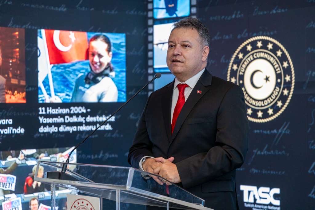 ourtasc's tweet photo. 🇹🇷 TASC olarak, New York Başkonsolosluğumuz tarafından düzenlenen 29 Ekim Cumhuriyet Bayramı Resepsiyonuna katıldık.
Sayın Başkonosolosumuz Büyükelçi Muhittin Ahmet Yazal ve kıymetli han��mefendiye nazik ev sahiplikleri için teşekkür ederiz.

Cumhuriyetimizin 102. yılı kutlu olsun!
Başta Gazi Mustafa Kemal Atatürk ve silah arkadaşları olmak üzere, Cumhuriyetimizin kurulmasında emeği geçen tüm kahramanlarımızı rahmet, minnet ve saygıyla anıyoruz.

Türk Amerikan toplumu olarak, birlik, beraberlik ve dayanışma ruhuyla Cumhuriyetimizin değerlerini yaşatmaya ve geleceğe taşımaya kararlıyız. Programın ana sponsoru olmaktan da ayrıca gurur duyduk.🇹🇷❤️🇹🇷

#CumhuriyetBayramı #29Ekim #TASC #TurkishAmericanCommunity #TürkiyeYüzyılı