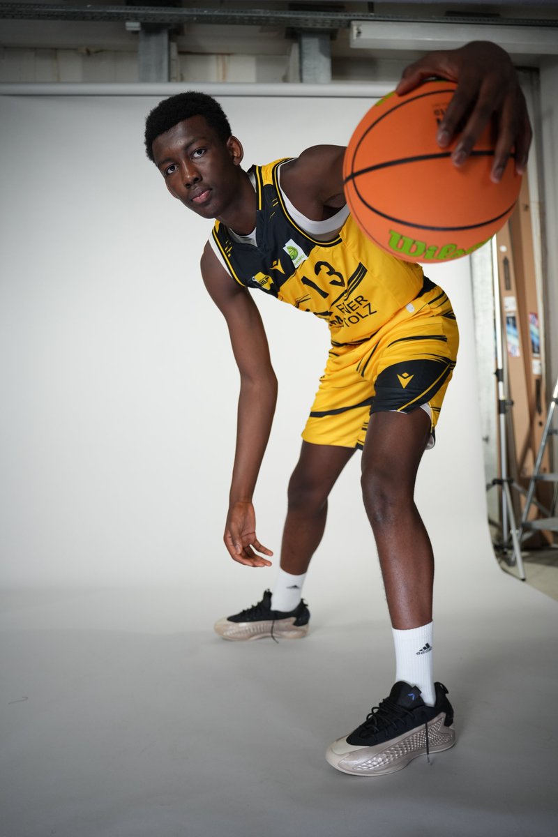 🪩💛 | Der jüngste Doppellizenz-Akteur unseres Aufgebots überschreitet formal die untere Altersgrenze der <a href="/dieNBBL/">dieNBBL</a>: Kenan #Youdom feiert heute seinen 16. Geburtstag. 𝗛𝗮𝗽𝗽𝘆 𝗕𝗶𝗿𝘁𝗵𝗱𝗮𝘆 und alles Gute! 

#turbofürtalente