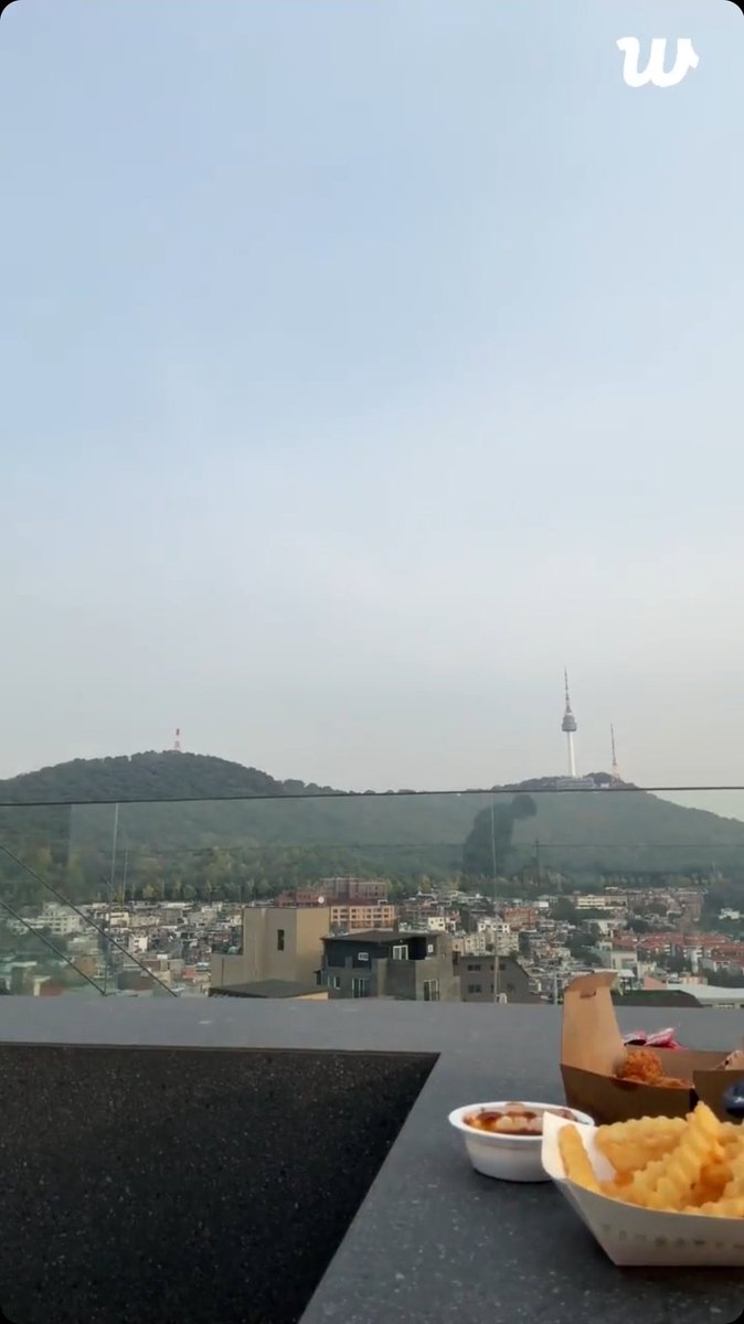 BTSemptychairs's tweet image. Jk live 10/30/25