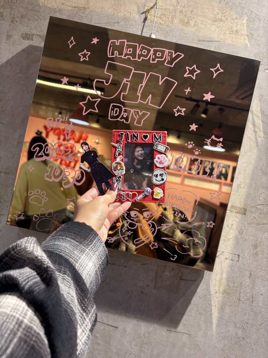 Paru_MJ32's tweet photo. 迅ちゃんお誕生日おめでとう🎂🎉
迅ちゃんのお誕生日にファンクラブに入ろうと思って、1年が経過しました✨
毎日とーっても楽しい事ばかりで充実しています！
今年も最高の1年にするぞ！！
(1.2枚目はTIGCAFEさんです！)

#10THINGSじゃ足りない迅への想い
#HAPPYJINDAY 
#松田迅くんお誕生日企画_2025 https://t.co/09aWSpGcaL