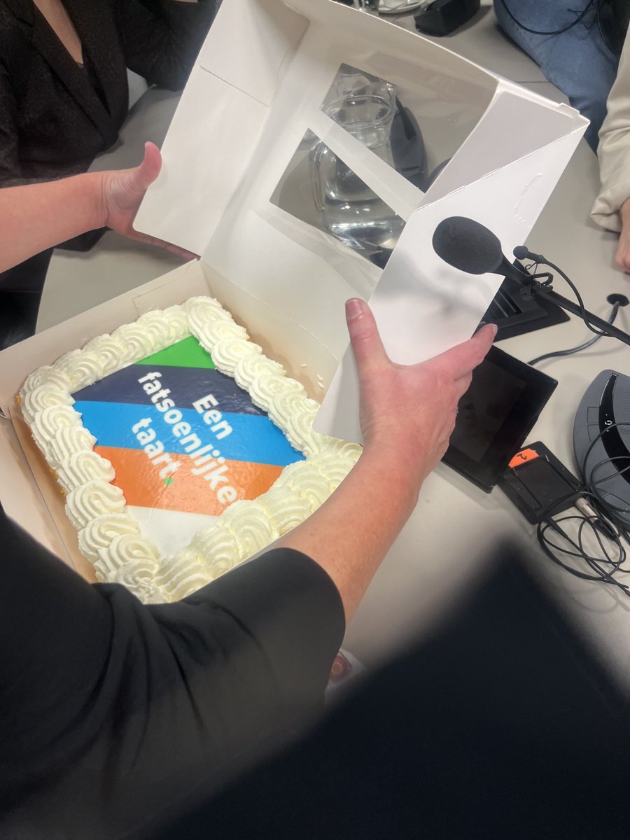 floorbremer's tweet photo. CDA taart: https://t.co/IN5FbCgN03